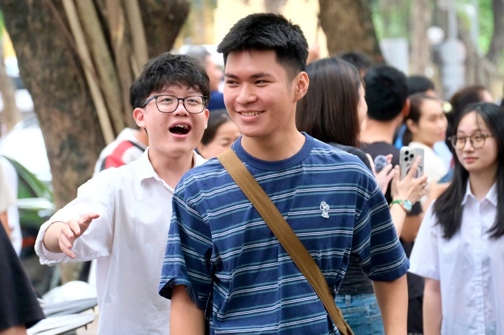 Sĩ tử 2K8 rạng rỡ tạm biệt mùa thi 2026 - Ảnh 10.