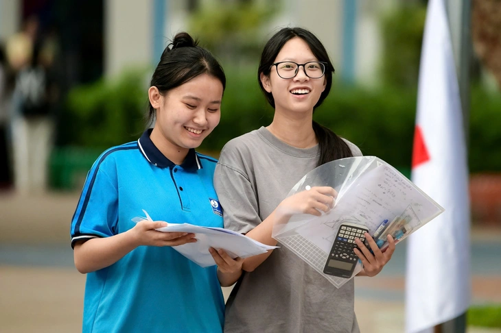 Sĩ tử 2K8 rạng rỡ tạm biệt mùa thi 2026 - Ảnh 6.