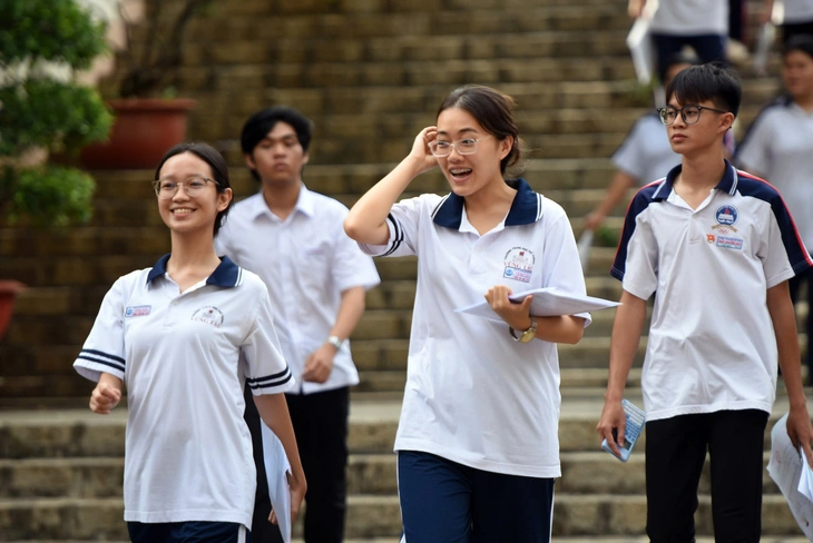 Sĩ tử 2K8 rạng rỡ tạm biệt mùa thi 2026 - Ảnh 5.