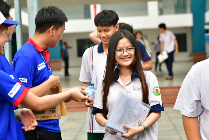 Đề toán thi tốt nghiệp THPT 2026: Dễ lấy điểm 7-8, khó có nhiều điểm 10 - Ảnh 14.