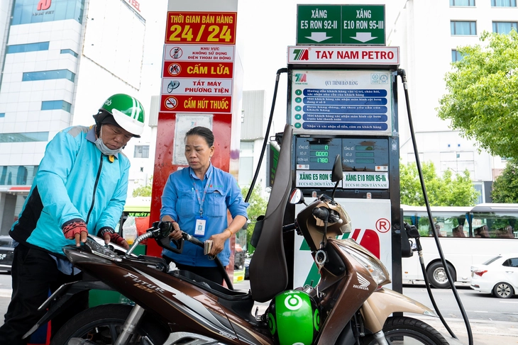 Xăng E5 bỗng dưng... đắt hàng - Ảnh 1. xăng e5 - Ảnh 1.