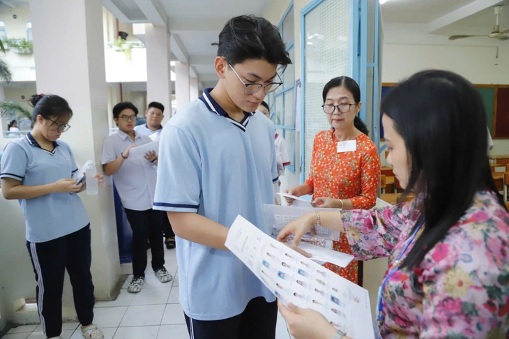 Thi tốt nghiệp THPT 2026: Hôm nay thí sinh thi môn tự chọn, môn lịch sử thi đông nhất - Ảnh 2.