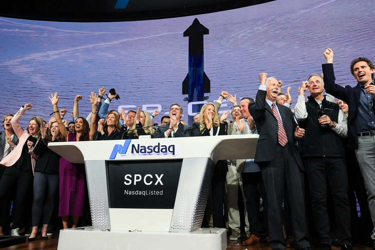 SpaceX chính thức 'cất cánh' lên sàn chứng khoán, thương vụ IPO lớn nhất lịch sử - Ảnh 1. SpaceX chính thức 'cất cánh' lên sàn chứng khoán, thương vụ IPO lớn nhất lịch sử - Ảnh 1.