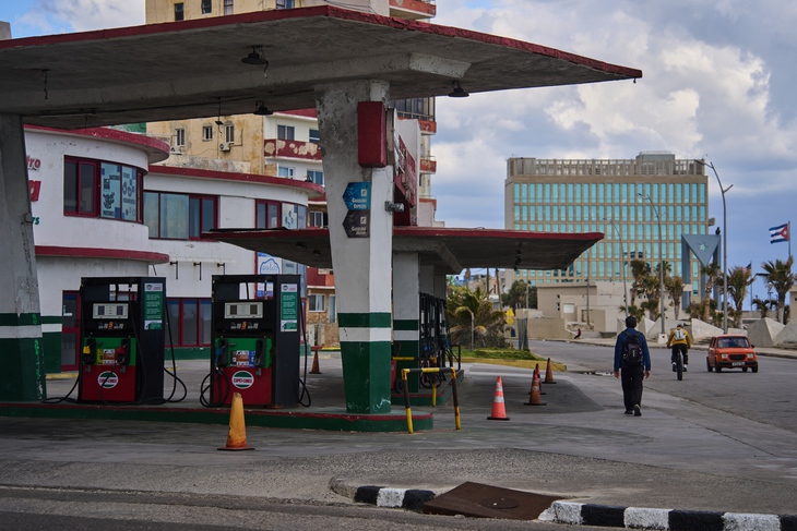 Mỹ trừng phạt công ty dầu khí nhà nước Cuba, Havana lập tức lên tiếng - Ảnh 1.