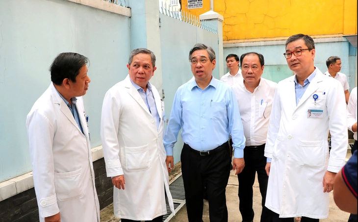 TP.HCM tận dụng cơ sở dôi dư, chấm dứt cảnh chật chội ở hàng loạt bệnh viện tuyến cuối - Ảnh 3.