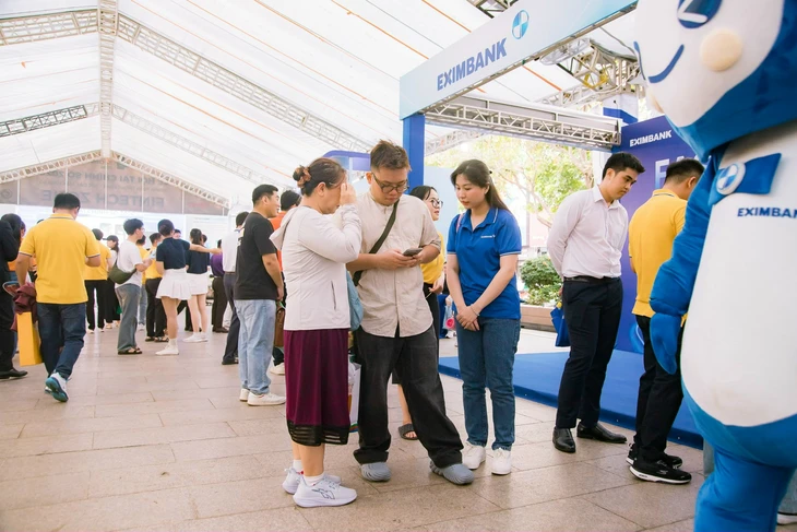 Eximbank đẩy mạnh giải pháp quản lý dòng tiền cho hộ kinh doanh - Ảnh 3.
