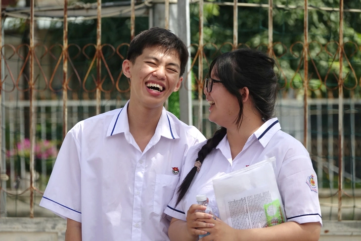 Sĩ tử 2K8 rạng rỡ tạm biệt mùa thi 2026 - Ảnh 4.