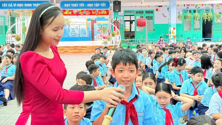 Không thể giao trẻ em cho mạng xã hội: 'Nấm độc' mạng tấn công trẻ - Ảnh 1. mạng xã hội - Ảnh 1.