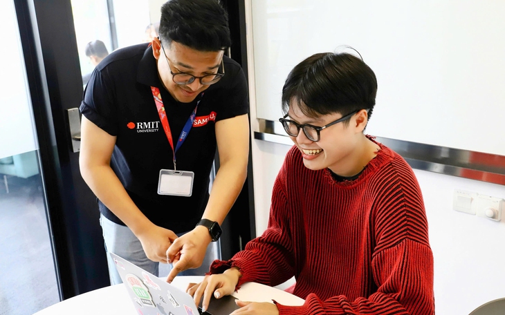 Từ xưởng may đến tiến sĩ Việt dạy AI ở Melbourne - Ảnh 2.
