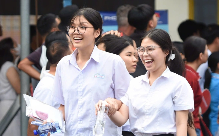 Sĩ tử 2k8 rạng rỡ tạm biệt mùa thi 2026 - Ảnh 17.