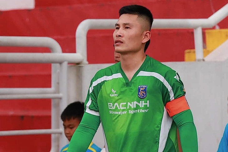 Huỳnh Tuấn Linh, người cản 3 quả luân lưu giúp CLB Bắc Ninh lên V-League là ai? - Ảnh 2.