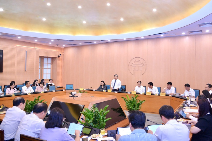 Chủ tịch Hà Nội lý giải việc bỏ đề xuất hỗ trợ 5 triệu đồng/người khi đổi xe máy xăng sang xe điện - Ảnh 1.