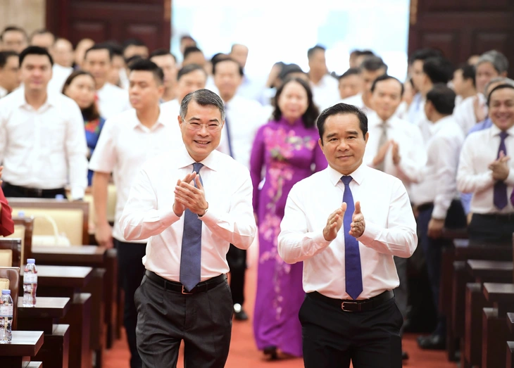 Thủ tướng làm việc với TP.HCM về tăng trưởng hai con số và chính quyền hai cấp - Ảnh 1.