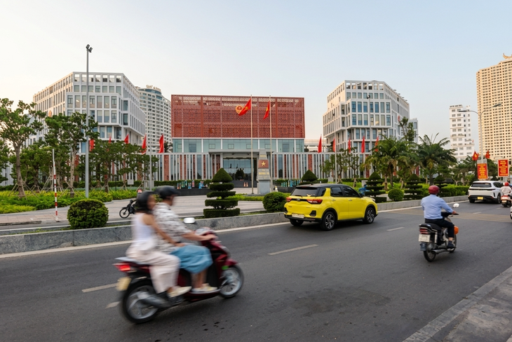 Khánh Hòa tạm dừng tuyển dụng công chức, thuyên chuyển cán bộ các cấp trong toàn tỉnh - Ảnh 1.