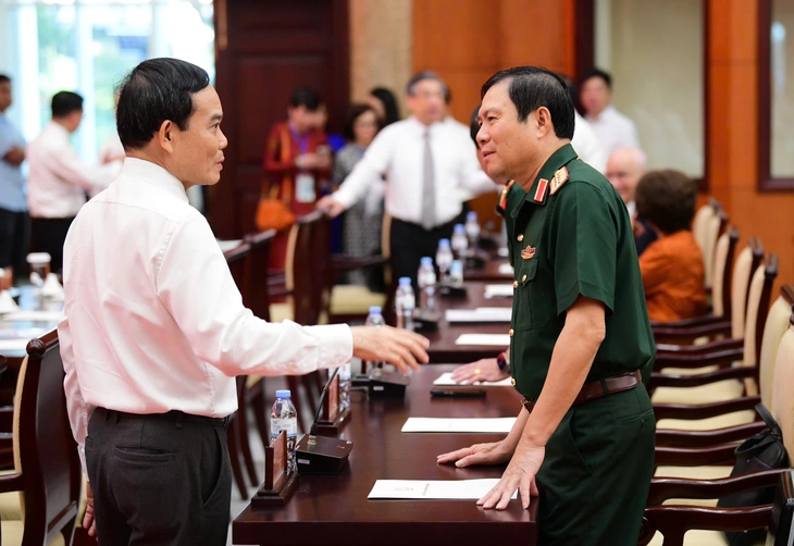 Thủ tướng Lê Minh Hưng làm việc với TP.HCM về tăng trưởng hai con số và chính quyền hai cấp - Ảnh 2. Thủ tướng - Ảnh 3.
