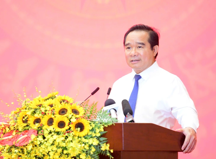 Thủ tướng: Tập trung xử lý khó khăn, vướng mắc để TP.HCM đạt các mục tiêu đề ra - Ảnh 3. Thủ tướng - Ảnh 4.