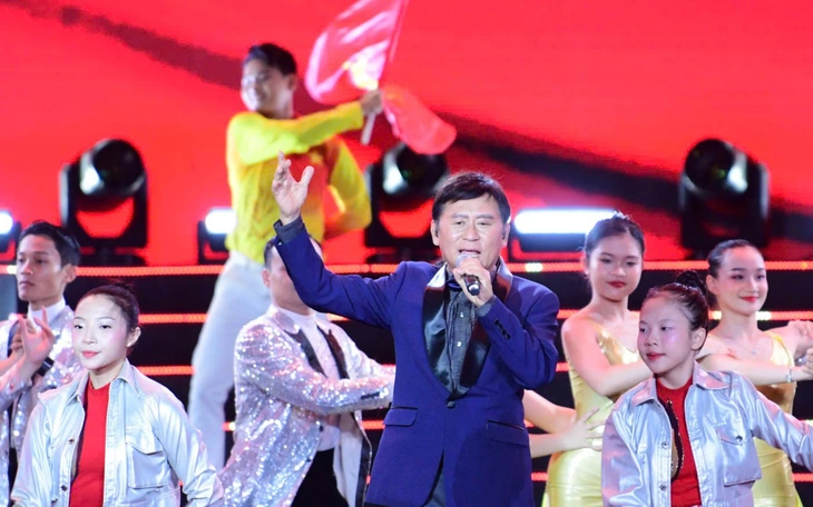 Võ Hạ Trâm hát ‘Thuyền và biển’ tưởng nhớ người vợ quá cố của NSND Tạ Minh Tâm - Ảnh 3.