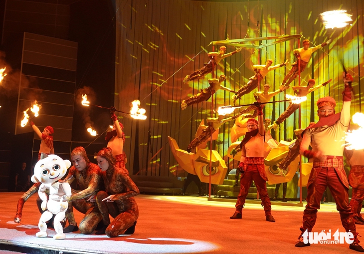 150 nghệ sĩ vẽ giấc mơ trong Mơ show ở rạp xiếc hiện đại nhất Việt Nam - Ảnh 4. Mơ show - Ảnh 3.