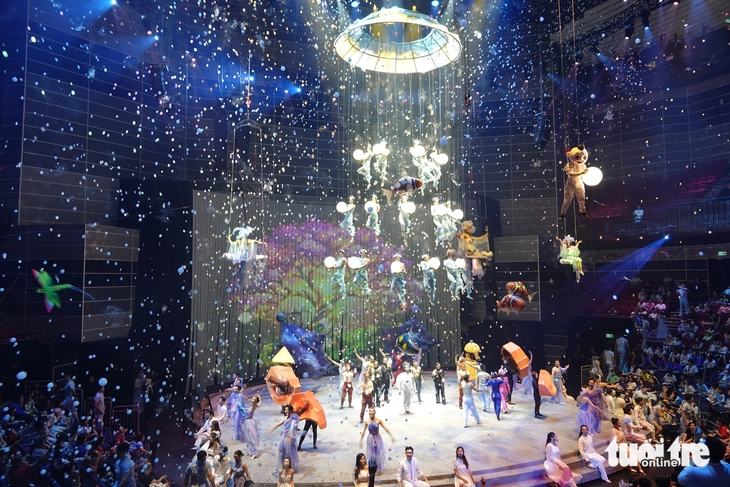 150 nghệ sĩ vẽ giấc mơ trong Mơ show ở rạp xiếc hiện đại nhất Việt Nam - Ảnh 6. Mơ show - Ảnh 5.