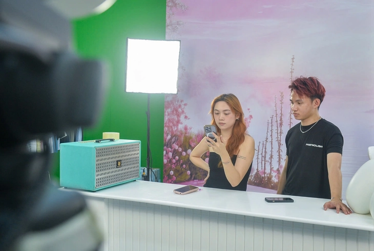 Sẵn sàng cho Mega livestream ‘Tiếp sức hoa mặt trời’: Mỗi đơn hàng sẻ chia yêu thương - Ảnh 1. bệnh nhi ung thư - Ảnh 2.