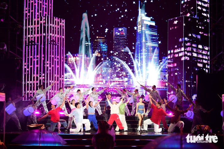 Tạ Minh Tâm, Hồng Nhung hát về những chiến công thầm lặng trong gala 'Tổ quốc bình yên' - Ảnh 3. Tổ quốc bình yên - Ảnh 3.