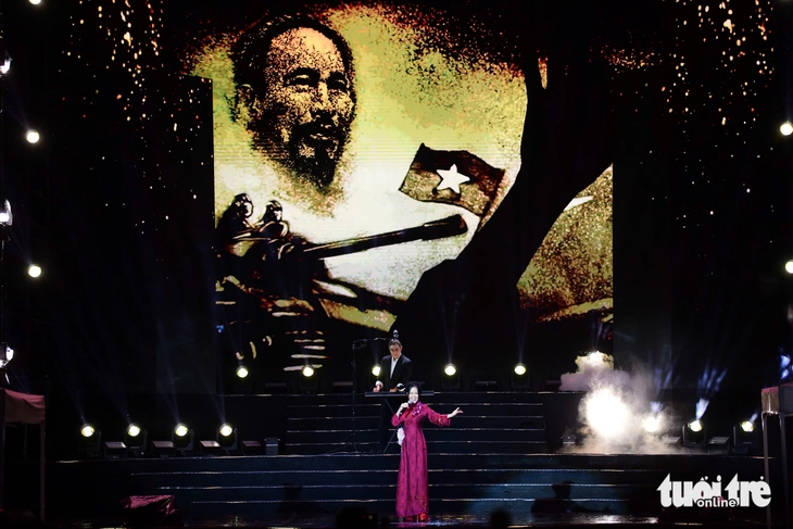 Tạ Minh Tâm, Hồng Nhung hát về những chiến công thầm lặng trong gala 'Tổ quốc bình yên' - Ảnh 5. Tổ quốc bình yên - Ảnh 5.