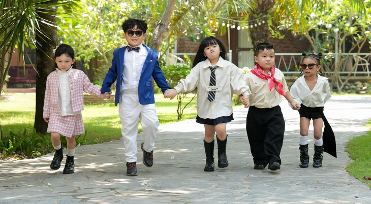 Những 'cái đuôi nhỏ' đáng yêu hơn cả Anh trai - Ảnh 2. Những 'cái đuôi nhỏ' đáng yêu hơn cả Anh trai - Ảnh 2.