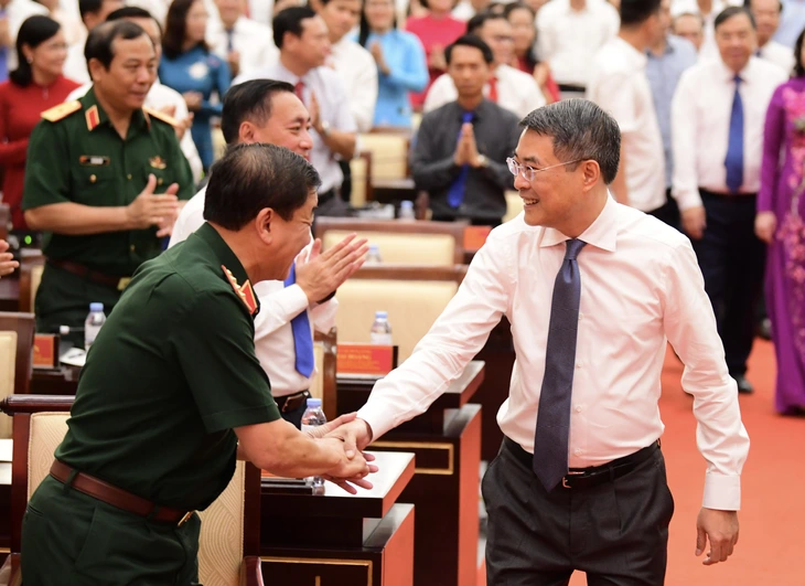 Thủ tướng Lê Minh Hưng làm việc với TP.HCM về tăng trưởng hai con số và chính quyền hai cấp - Ảnh 3. Thủ tướng - Ảnh 4.