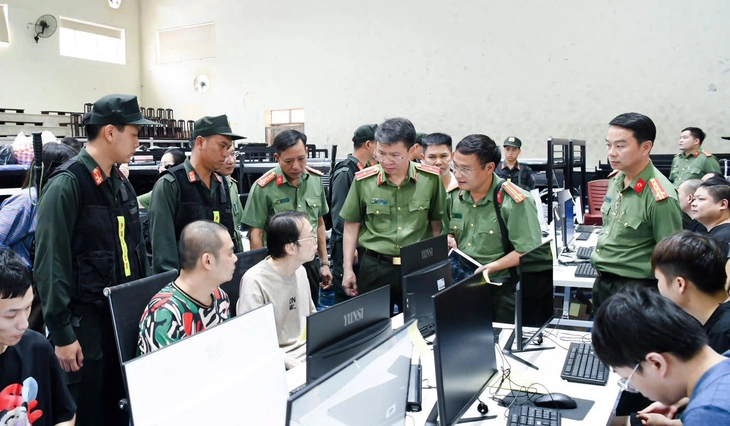 Ngăn lừa đảo công nghệ cao xuyên quốc gia: Siết quản lý cư trú, nâng cao cảnh giác cho người dân - Ảnh 1. lừa đảo - Ảnh 1.