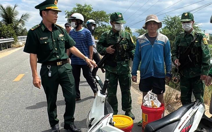 Đánh sập đường dây đưa thuốc nổ từ Lào vào Việt Nam, thu hơn 210kg vật liệu nổ - Ảnh 2.