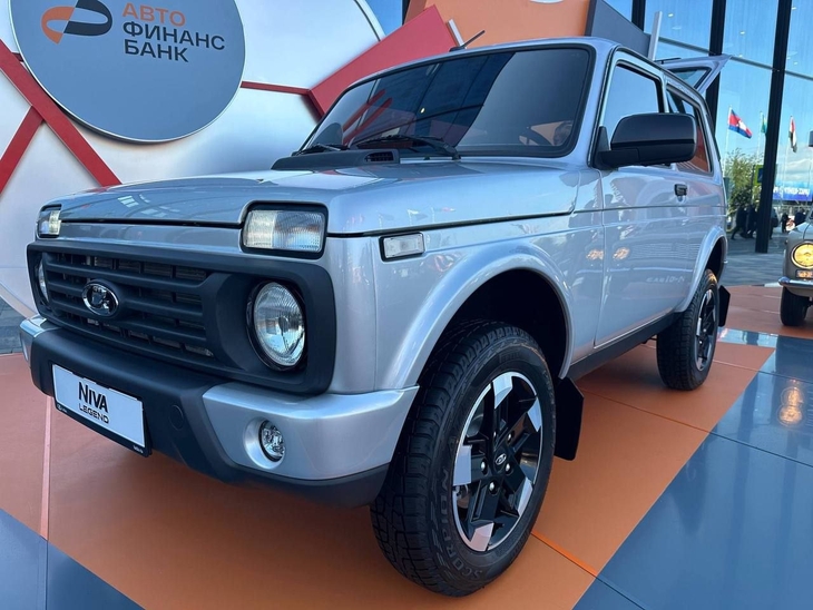 Lada Niva - Ảnh 8.