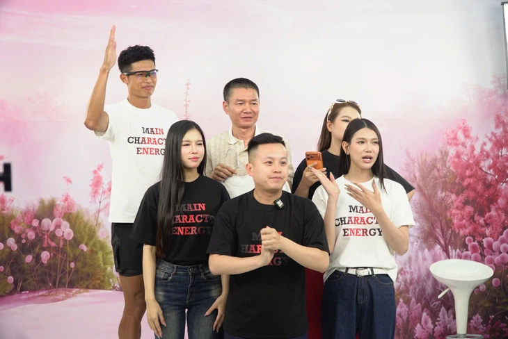 Livestream 'Tiếp sức hoa mặt trời': Gần 20.000 sản phẩm đã được chốt, về trưa càng giảm giá sâu - Ảnh 10.
