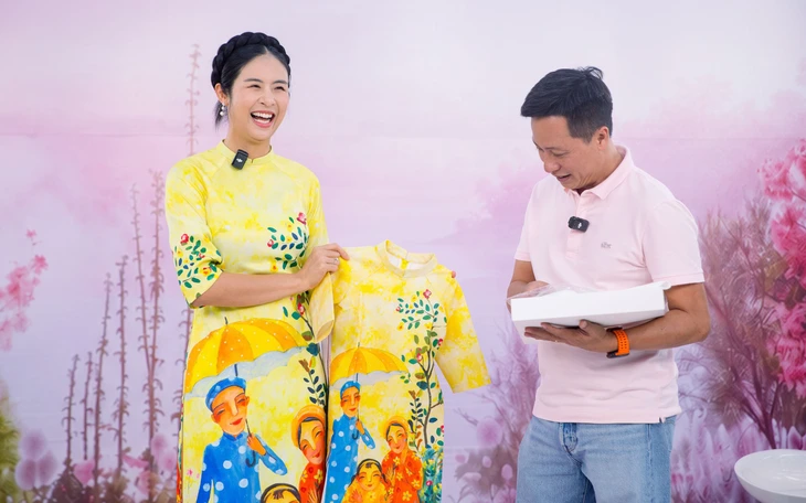 Livestream 'Tiếp sức hoa mặt trời': Bùng nổ về giá, kèm rất nhiều quà tặng cho khách chốt đơn - Ảnh 9.