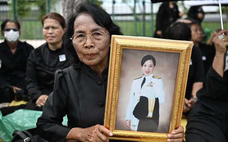 Đại diện lãnh đạo TP.HCM viếng và ghi sổ tang Công chúa Thái Lan Bajrakitiyabha - Ảnh 6.