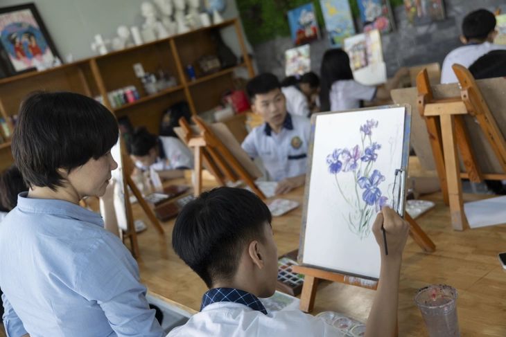 Hành trình cai nghiện game, mạng xã hội - Kỳ 5: Cha mẹ cai nghiện điện thoại trước rồi hãy dạy con - Ảnh 2. mạng xã hội - Ảnh 2.