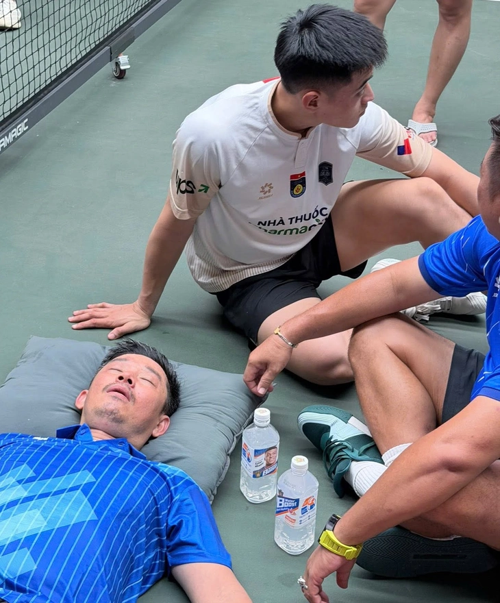 Lão tướng Đỗ Minh Quân quá tải pickleball ở tuổi 42 - Ảnh 1.