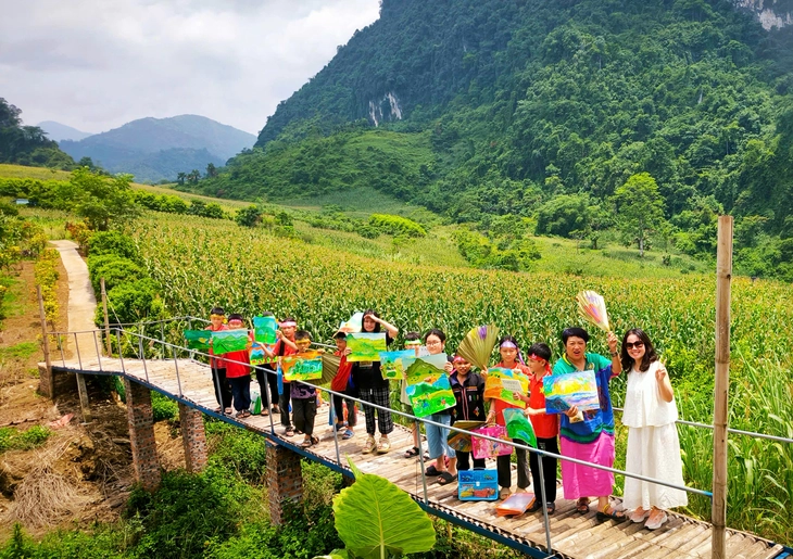 Những người lên núi gieo vui - Ảnh 1. Khai Trung - Ảnh 1.