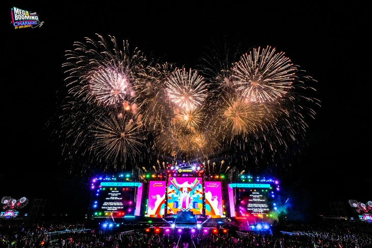 Đại nhạc hội Mega Booming - Charmora City khuấy động phố biển Nha Trang - Ảnh 1.
