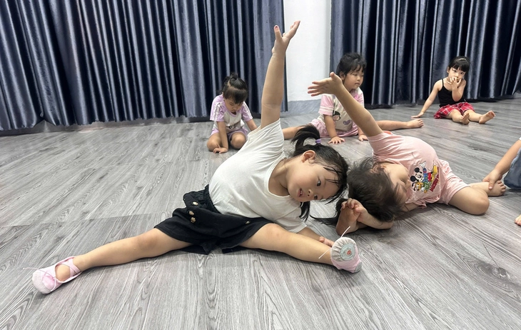 Hành trình cai nghiện game, mạng xã hội - Kỳ 5: Cha mẹ cai nghiện điện thoại trước rồi hãy dạy con - Ảnh 1. mạng xã hội - Ảnh 1.