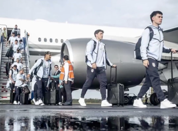 Uruguay vất vả trước trận ra quân World Cup vì FIFA quên thủ tục bay - Ảnh 1.