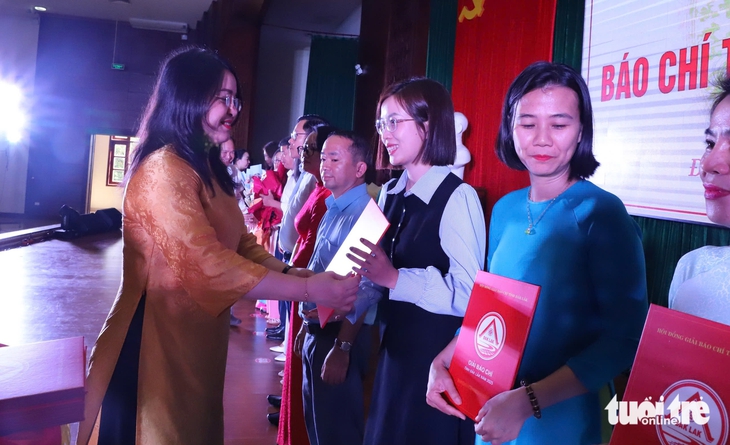 Đắk Lắk trao giải báo chí cho 61 tác phẩm, báo Tuổi Trẻ đạt 3 giải - Ảnh 3.