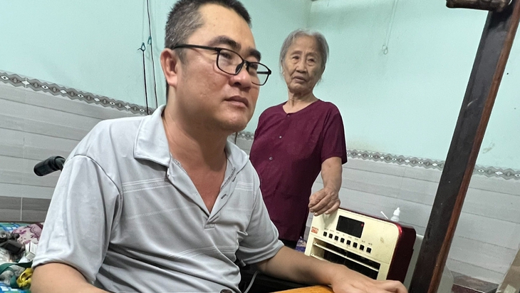 Người cha liệt tứ chi không đầu hàng số phận - Ảnh 1.