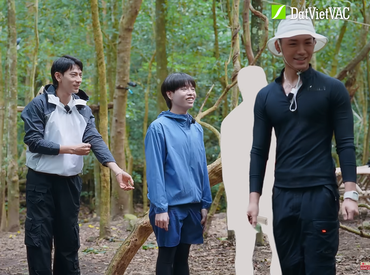 Cái bóng kỳ lạ trong Say hi rực rỡ và những rủi ro từ trên trời rơi xuống của gameshow - Ảnh 1. say hi rực rỡ - Ảnh 1.