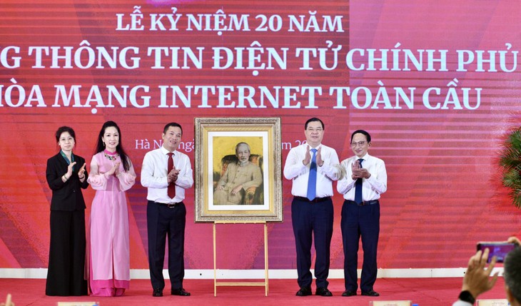 20 năm Cổng thông tin Chính phủ hòa mạng Internet toàn cầu và 20 triệu lượt tiếp cận mỗi ngày - Ảnh 2.