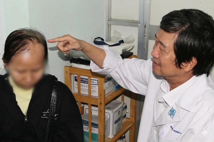 Cô gái 26 tuổi rụng hàng trăm sợi tóc mỗi ngày, được phát hiện bệnh hiếm kỳ lạ - Ảnh 1.
