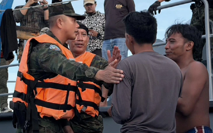 Thái Lan giải cứu 4 ngư dân Indonesia trôi dạt trên biển - Ảnh 1. Thái Lan - Ảnh 1.