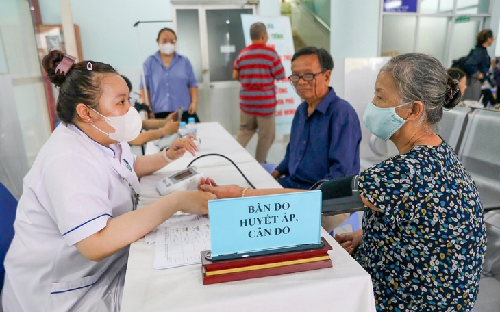 Giám đốc Sở Y tế TP.HCM kể về 'ca trực' sau hàng triệu dữ liệu tạo nên hồ sơ sức khỏe điện tử  - Ảnh 2.