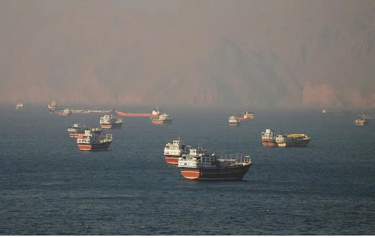 Vì sao nhiều tàu chưa dám qua eo biển Hormuz? - Ảnh 1. eo biển Hormuz - Ảnh 1.