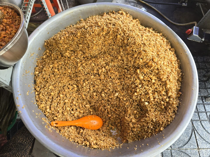 Nấu bánh bá trạng suốt đêm phục vụ Tết Đoan ngọ mùng 5-5 - Ảnh 9.