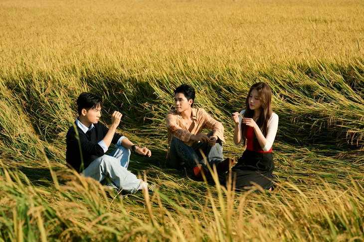 Uyển Ân, Võ Điền Gia Huy xuất hiện lãng mạn trong MV mới của Ali Hoàng Dương - Ảnh 1.